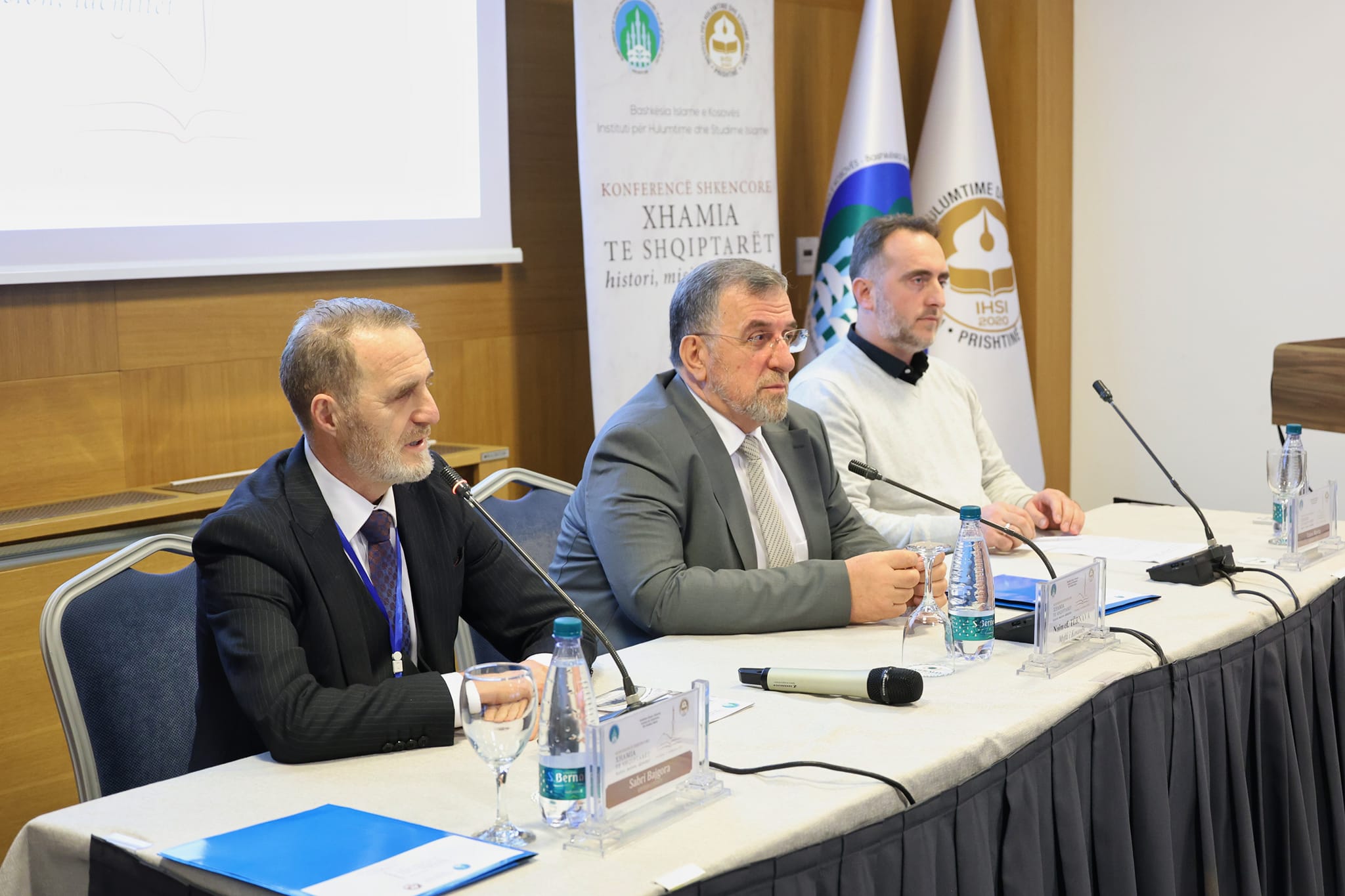 Përfundoi punimet Konferenca “Xhamia te shqiptarët – histori, mision, identitet”